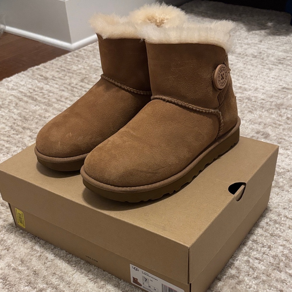 UGG Mini Bailey Button Boots Chestnut